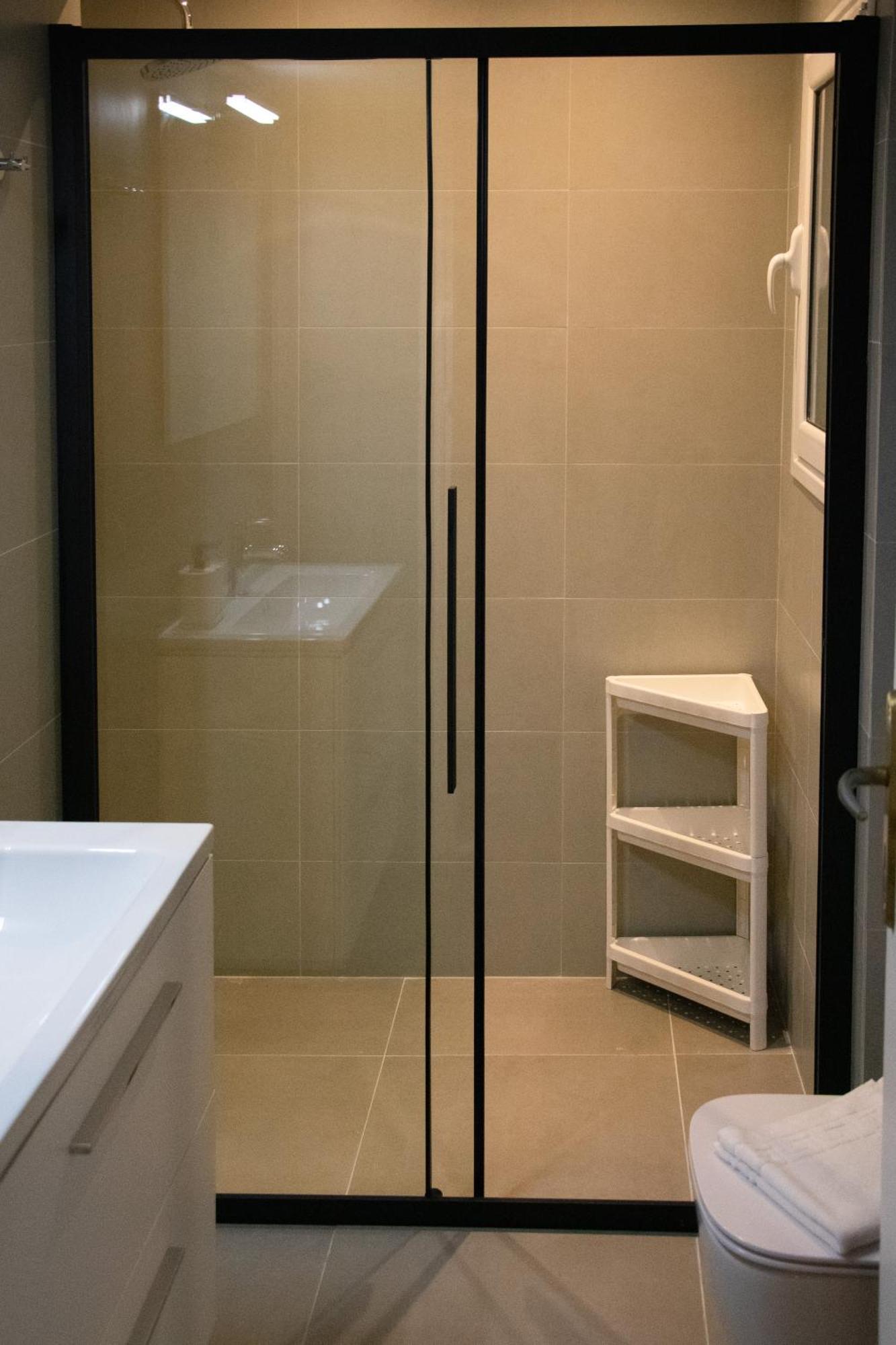 Spacious Modern Apartment In Pagkrati Atenas Exterior foto