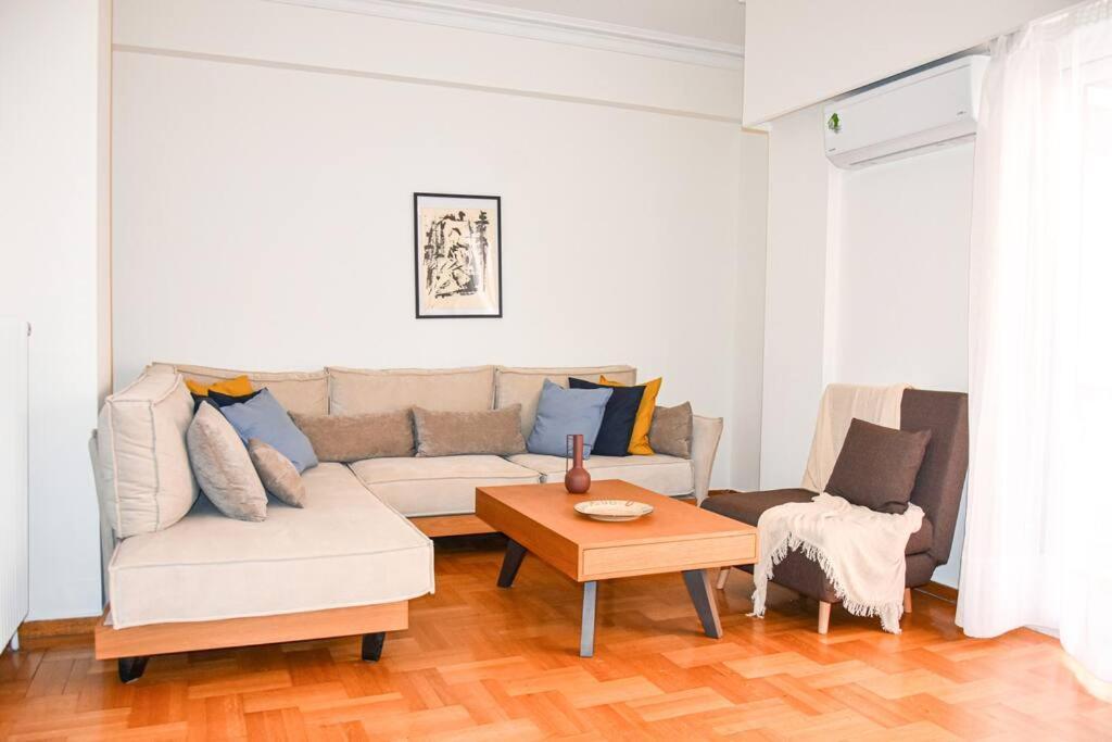 Spacious Modern Apartment In Pagkrati Atenas Exterior foto